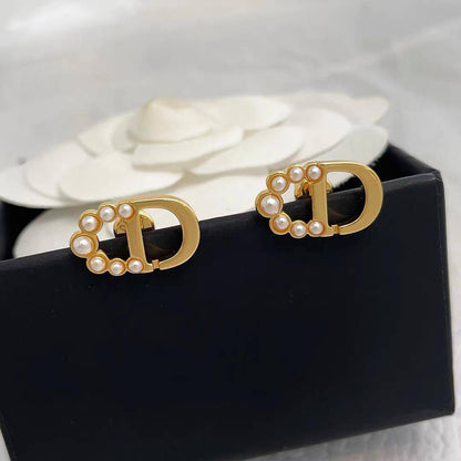 CD set* 💕
Necklace 
Earrings 
Master Quality 💐

*75* AED normal box 📦

Zain48
♥️♥️♥️
