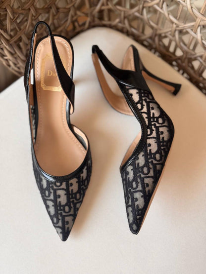 DIOR 🤍
🤩Available new 😍😍
Size: 36 to 41
Super master quality
450 dhs✅

Zain198
♥️♥️♥️