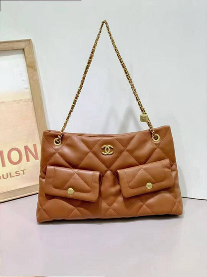CHANEL 

NEW CAME 

GOOD QUALITY
115 dhs🇦🇪🇦🇪

Zain295
♥️♥️♥️
