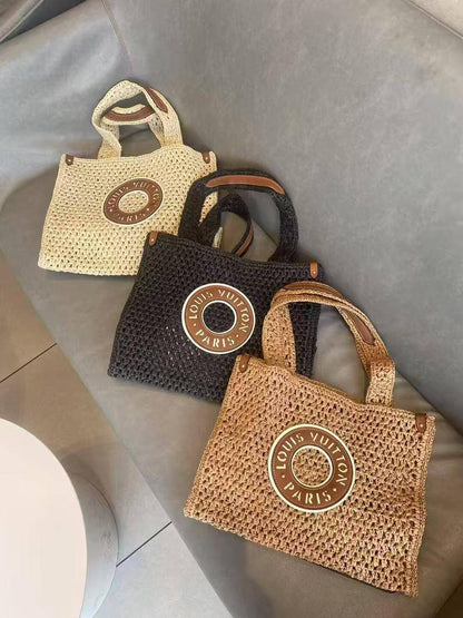 LV 
100 dhs✅
size 34×14×30cm

Zain213
♥️♥️♥️
