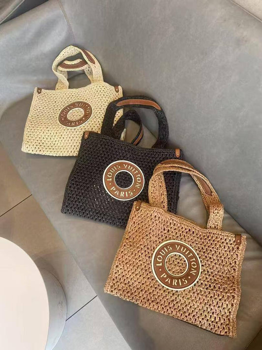 LV 
100 dhs✅
size 34×14×30cm

Zain213
♥️♥️♥️