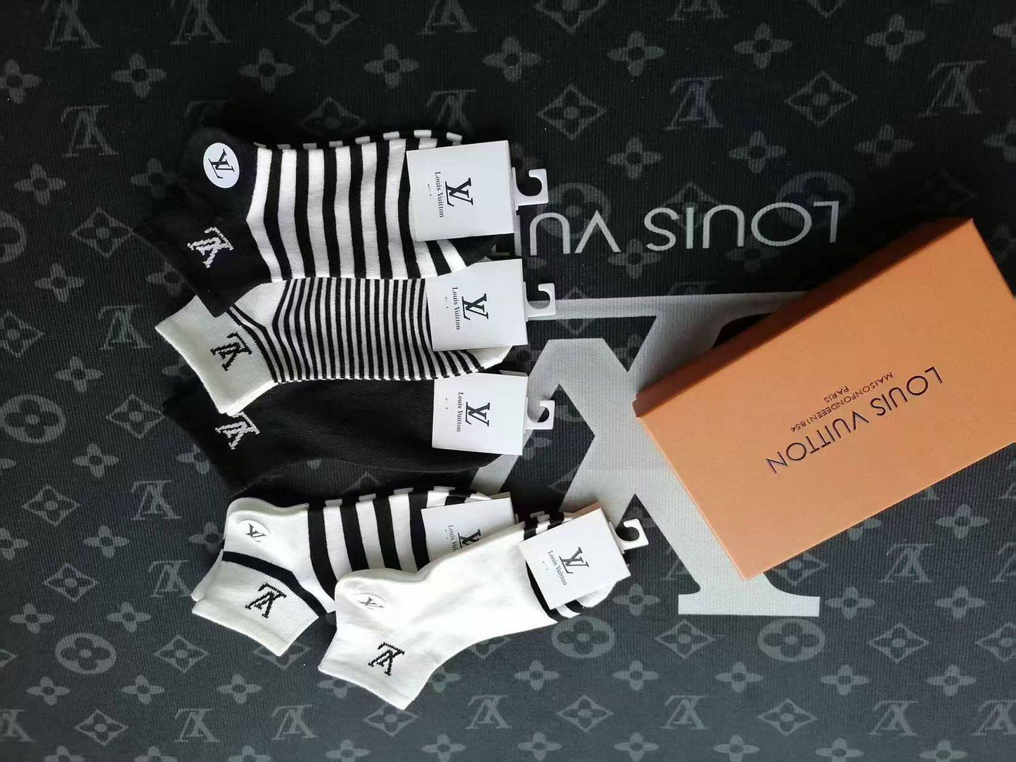 SOCKS 🆕
45 DHS💓
WITH GOOD BOX 📦

Zain28
♥️♥️♥️