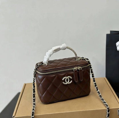 Chanel
110 dhs❣️
Good quality 

with box
🎁🎁🎁

Zain35
♥️♥️♥️