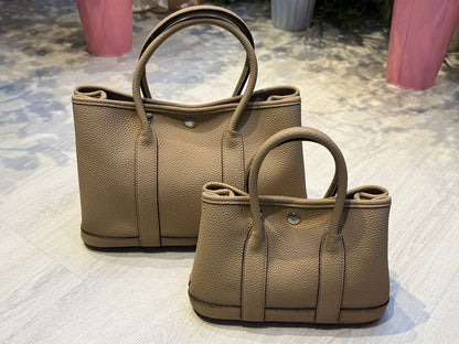 Hermes

25cm  95 dhs✅
30cm  100 dhs✅

Zain44
♥️♥️♥️
