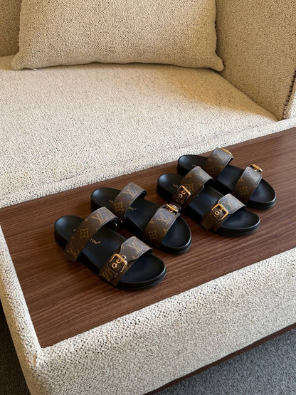 LOUIS VIITTON

SuperMaster Quality 💯
430 dhs🇦🇪🇦🇪

Size: 36-41💥

Zain171
♥️♥️♥️