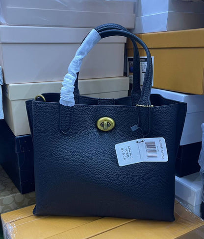 Coach
100 dhs✅

Zain72
♥️♥️♥️