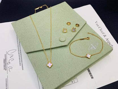 VCA SET 
MINI SIZE
NECKLACE BRACELET EARRINGS
95 DHS🇦🇪🇦🇪💫✨💥
WITH SMALL BOX AND PAPER BAG VCA🎁🛍️

Zain89
♥️♥️♥️