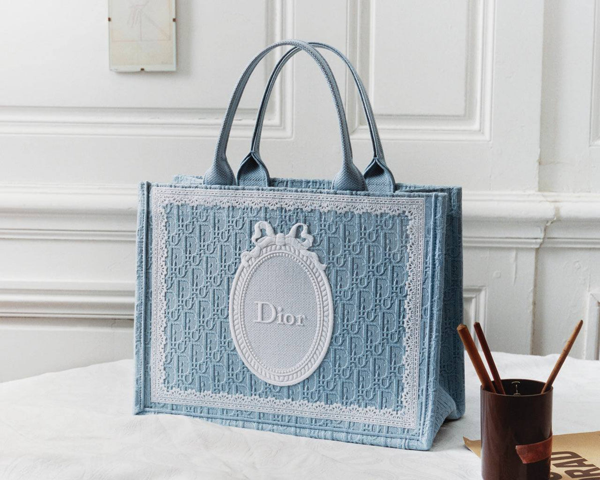 Dior Bag 


41Cm  360 dhs🇦🇪🇦🇪

36Cm. 340 dhs🇦🇪🇦🇪

Good Quality

Zain131
♥️♥️♥️