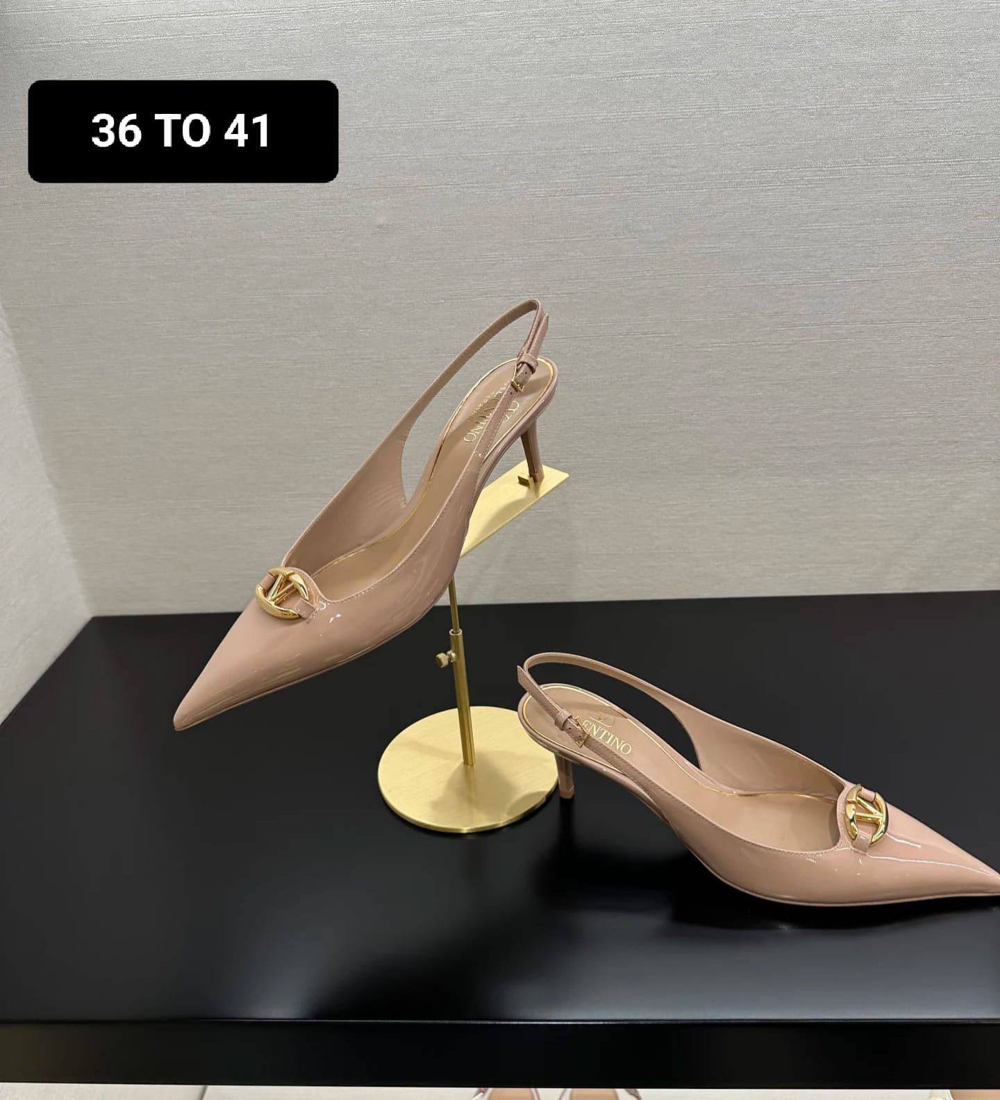 VALENTINO HEEL
GOOD QUALITY
95 dhs👑

Zain40
♥️♥️♥️