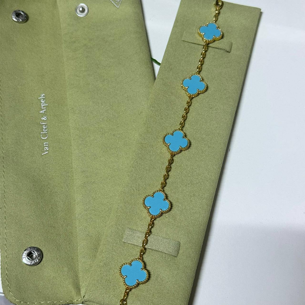 VCA 
Bracelet 🦋
Master quality 💯
With normal boxes 🗃️ 
75 dhs✅

With master box 📦 
120 dhs✅

Zain216
♥️♥️♥️