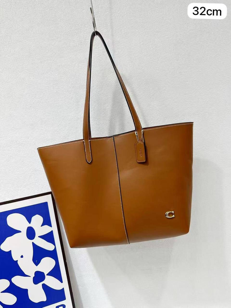 ❤️ Coach North tote
1⃣️ First quality 
Size: 32 * 28.5 * 15 cm
90 dhs❤️

Zain115
♥️♥️♥️