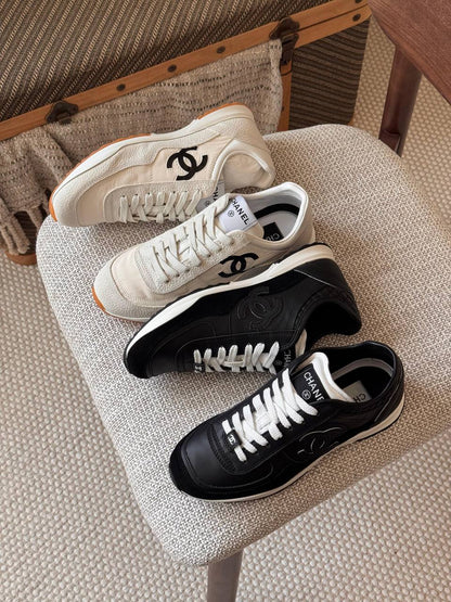 CHANEL ❤️
🤩Available new 😍😍
Size: 36 to 41
Super master quality 
450 dhs✅

Zain198
♥️♥️♥️
