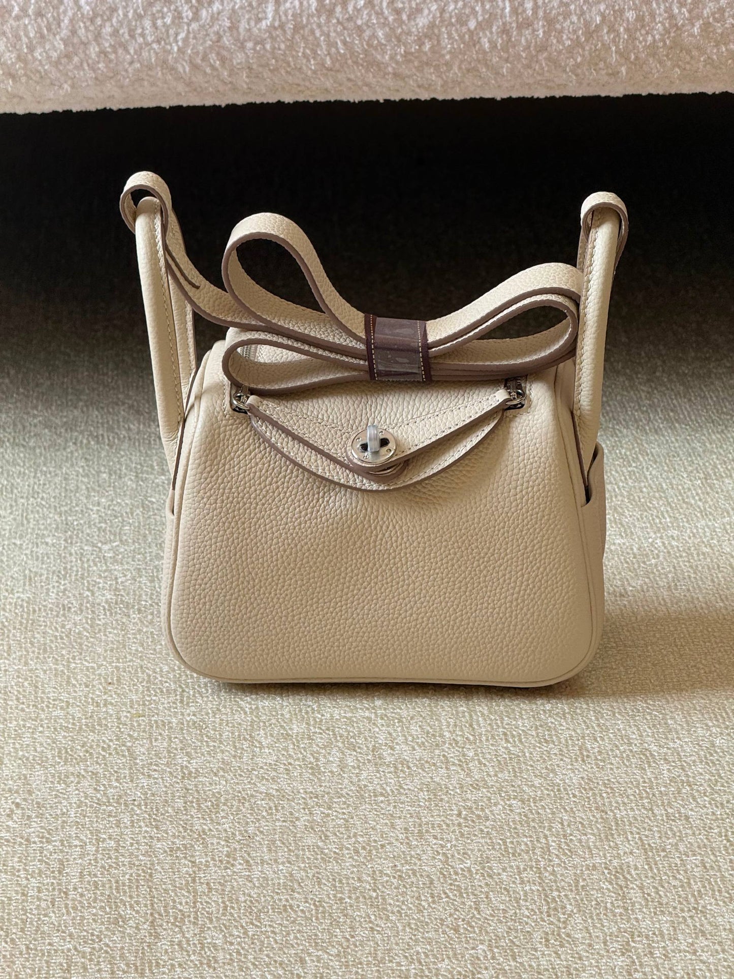 Hermes mini Lindy 18cm💥Master quality ✅with box 📦 
340 dhs✅

Zain51
♥️♥️♥️