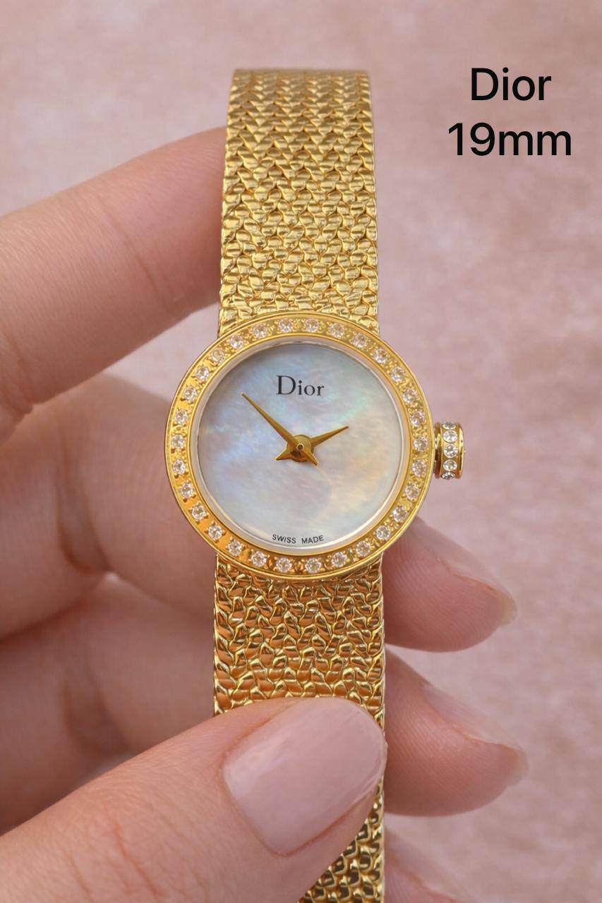 Dior mini size watch for ladies good quality 
170 dhs🌺 
 (size 19mm)

Zain59
♥️♥️♥️