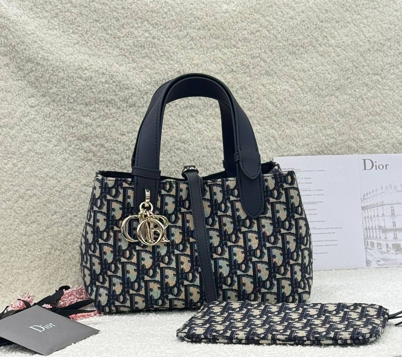 Dior 
Master🌺🌺
23Cm 

With Box
🎁🎁🎁

320 dhs✅

Zain131
♥️♥️♥️