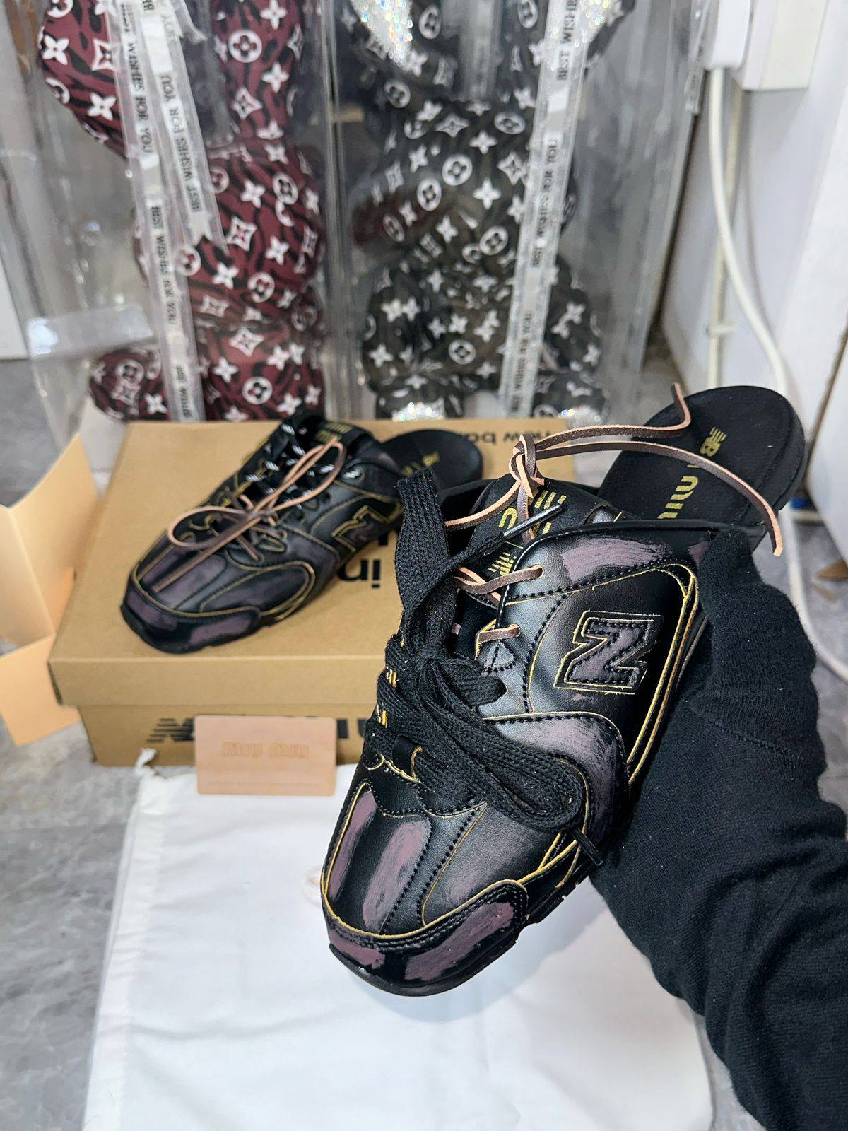 New Balance X Miu Miu 530 SL deco calf leather mules ‘Black’🖤
36-41 AVAILABLE 🤩
210 dhs❣️

Zain242
♥️♥️♥️
