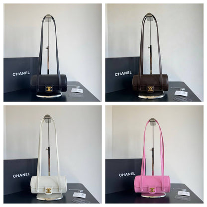 CHANEL

Best quality
 with box
115 dhs🇦🇪🇦🇪

size 20CM

Zain290
♥️♥️♥️