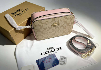 Coach

90 dhs💓

with box
🎁🎁🎁

Size:20*7*13

Zain07
♥️♥️♥️