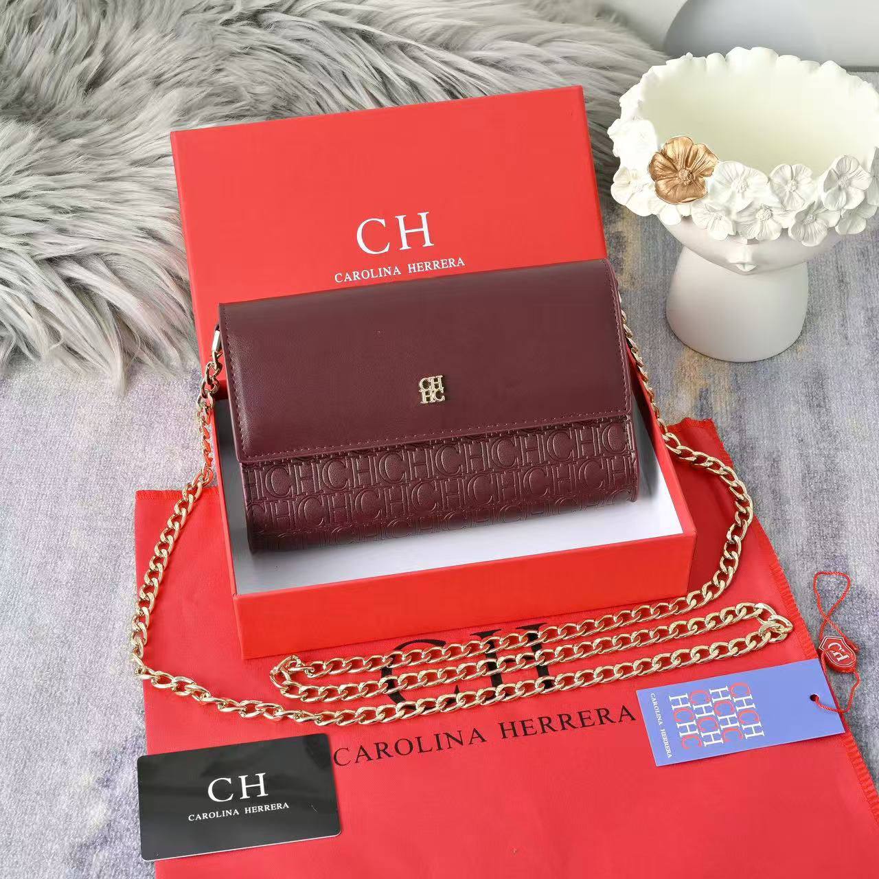LV

withbox 
🎁🎁🎁

19 CM
90 dhs🗽

Zain143
♥️♥️♥️