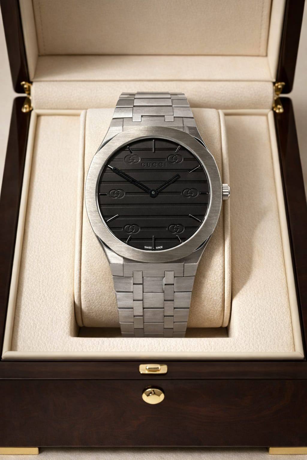 Gucci watch for men 
good quality 
230 dhs❣️

Zain59
♥️♥️♥️