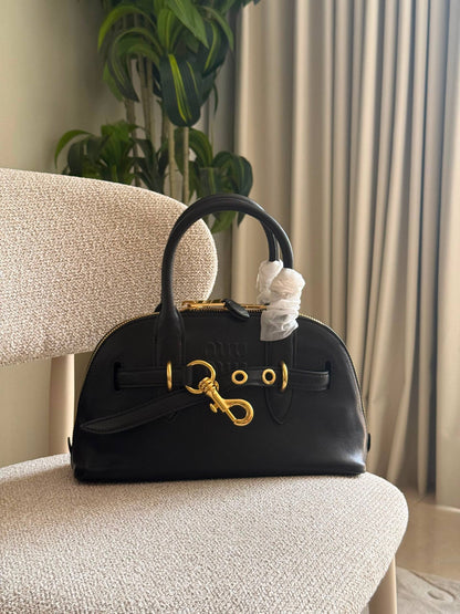 Miu Miu Aventure Bag

Size: 21cm , 28cm
Super high quality


For Price 👇 WhatsApp✅
0568585901 
0507557372
0552275751 Owner Zain 👌

Zain325
♥️♥️♥️