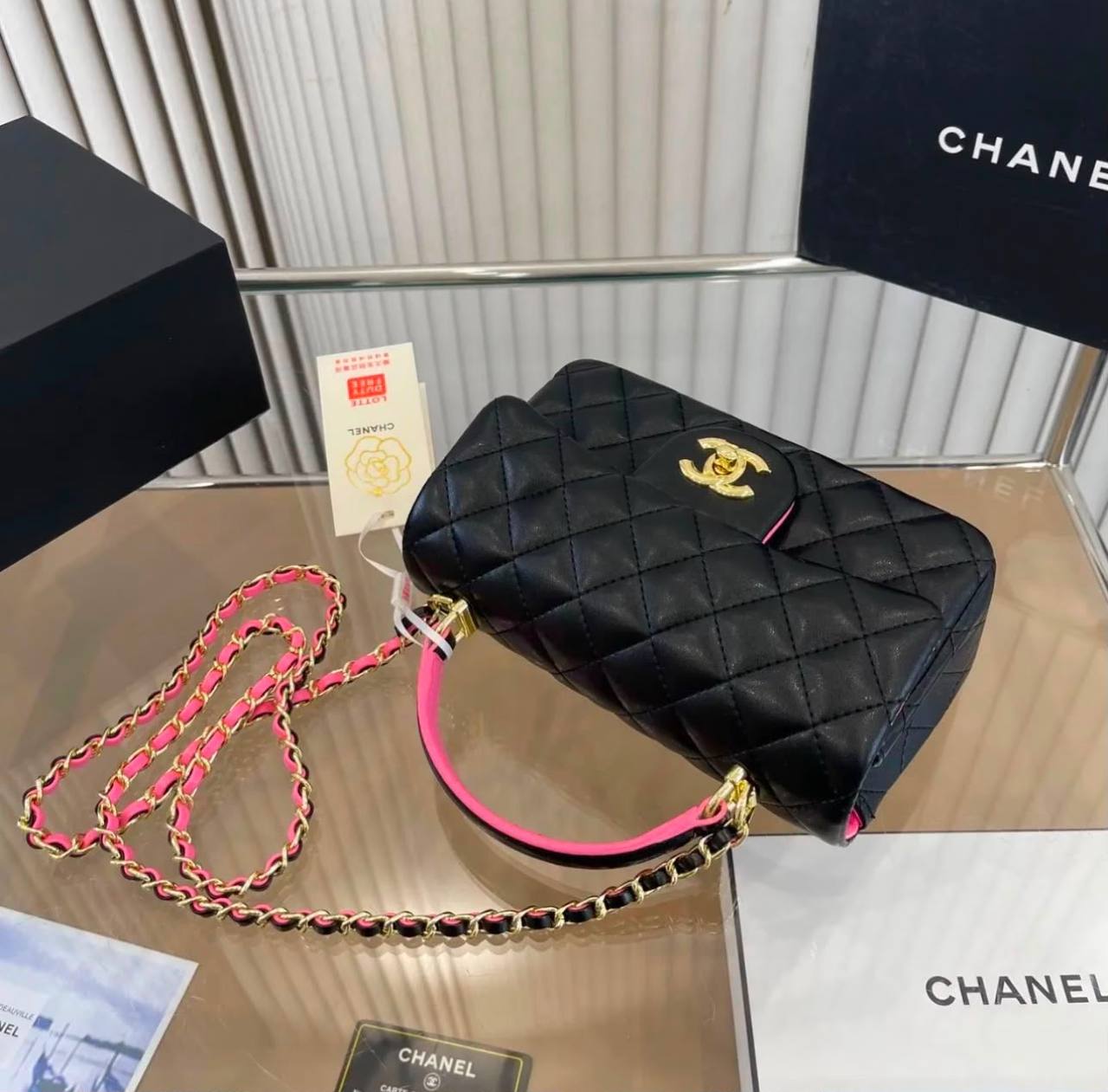 CHANEL 
COPY ONE 
WITH BOX 
180 dhs✅

Zain295
♥️♥️♥️