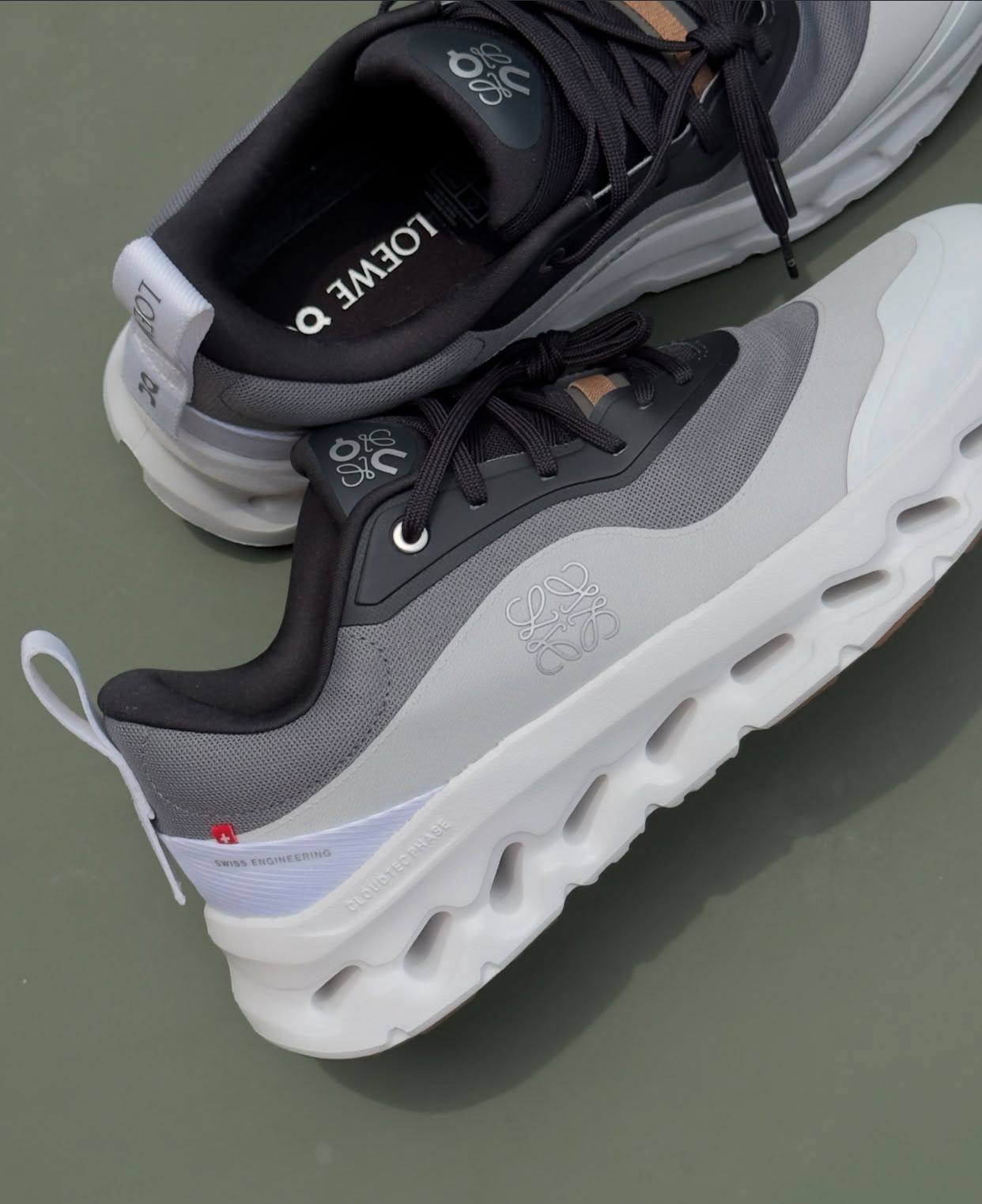 On Running x Loewe Cloudtilt 2 "Black/White"🖤🤍
40-45 AVAILABLE  🤩
220 dhs🪙🌨️

Zain242
♥️♥️♥️