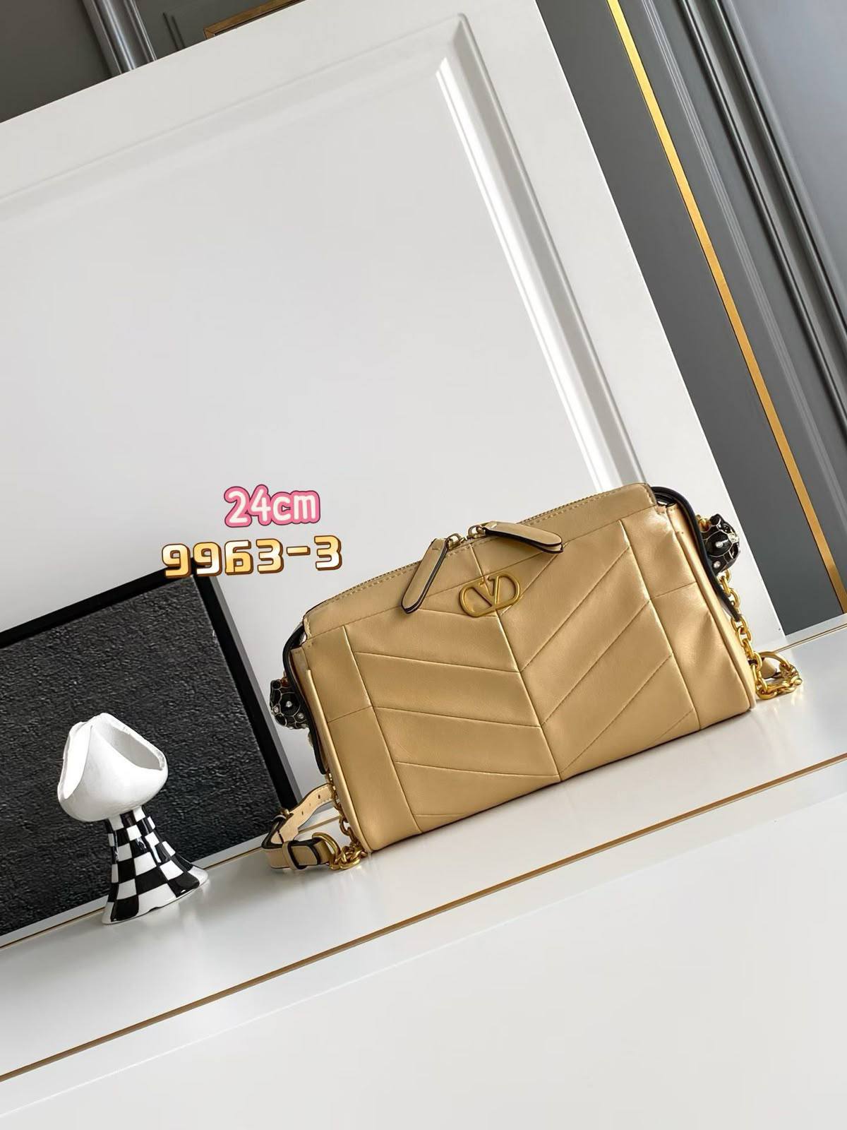 Valentino 24 cm 330 dhs🇦🇪 33 cm. 350 dhs🇦🇪 Zain153 ♥️♥️♥️ - Zain Corner Store copy & master bags shoes & more