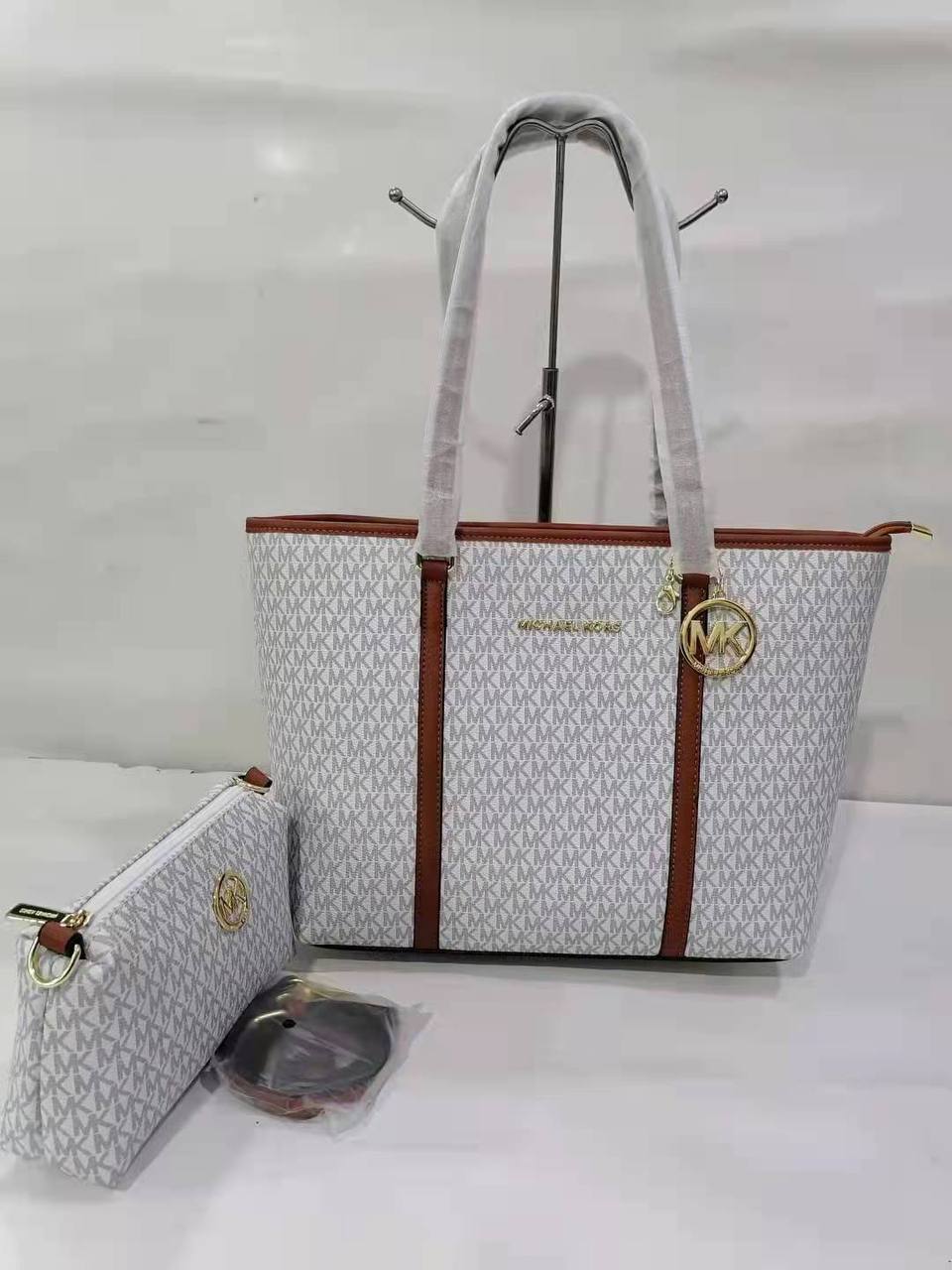 MK

100dhs🇦🇪

 high quality  

42cm

Zain26
♥️♥️♥️