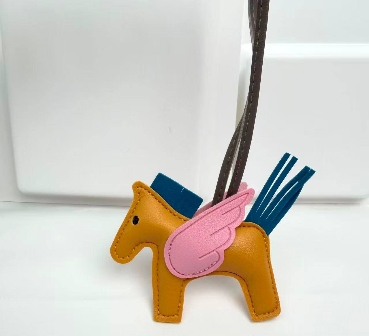 Hermes Horse Bag Charm 🔥
15 dhs✅

Zain243
♥️♥️♥️