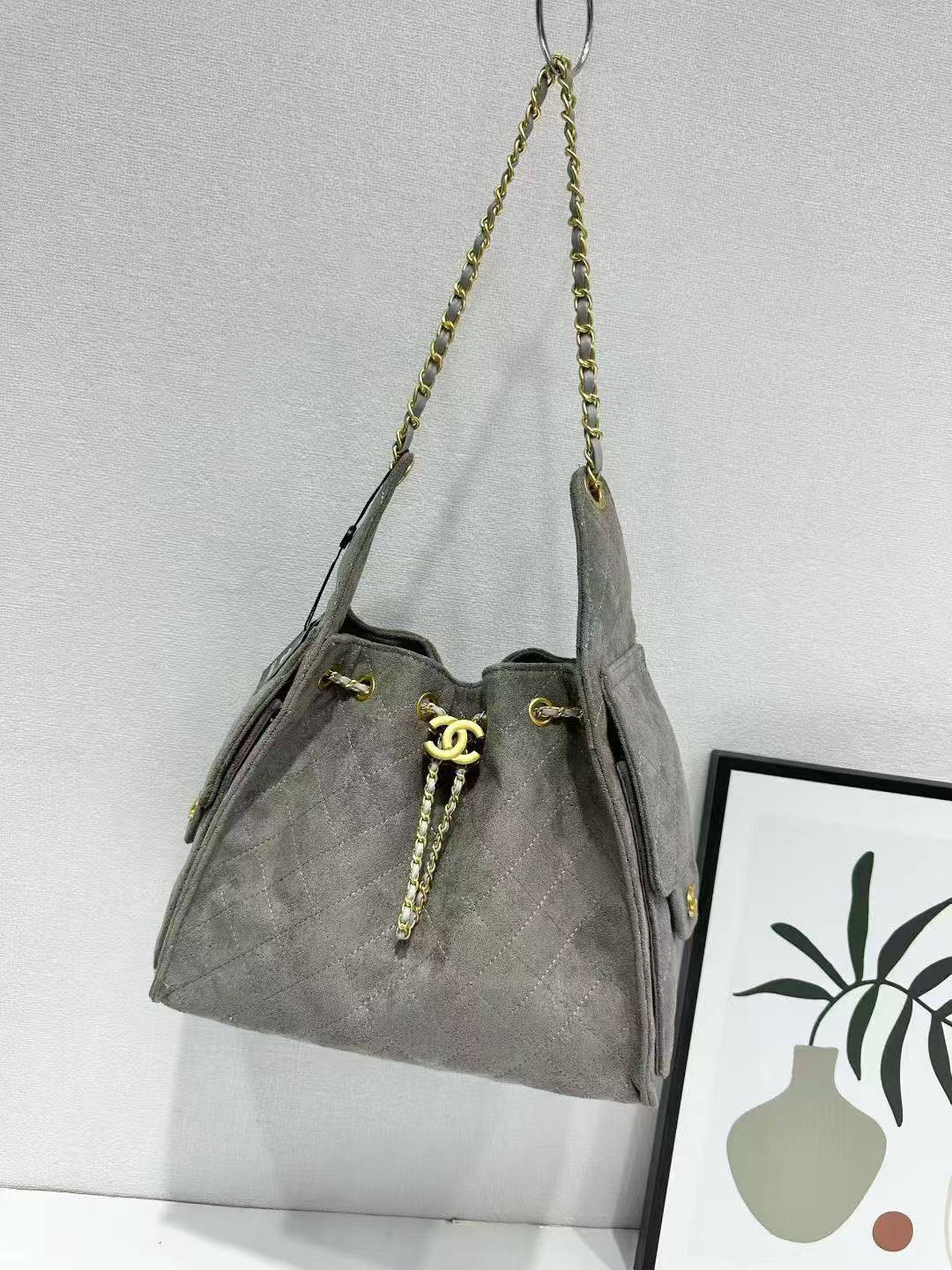 Chanel
105 dhs🪙🌨️
Size28cm

Zain138
♥️♥️♥️