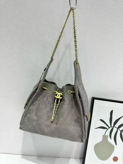 Chanel
105 dhs🪙🌨️
Size28cm

Zain138
♥️♥️♥️