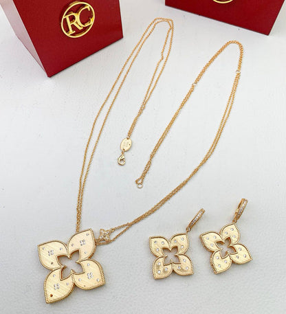 *ROBERTO COIN ❤️‍🔥*
Necklace 😍
Earring 🔥
Master quality ✨
With normal boxes 📦 
145 dhs🇦🇪🇦🇪

With master box 🗃️ 
235 dhs🇦🇪🇦🇪

Zain216
♥️♥️♥️