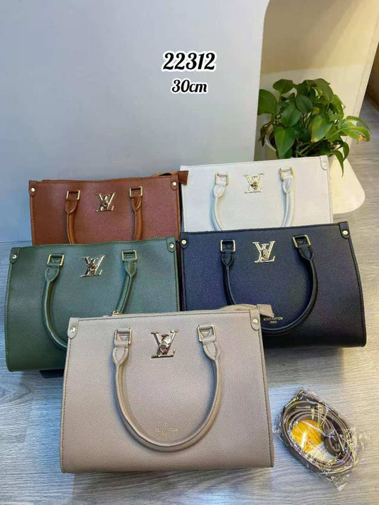 LV

good quality 

With box
🎁🎁🎁

100 dhs💓

Zain107
♥️♥️♥️