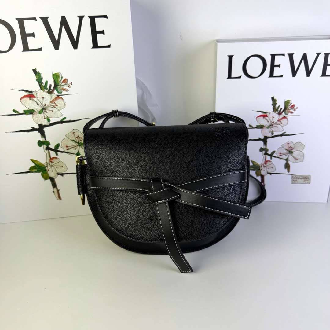 Loewe
Master🌺
330 dhs✅

Zain228
♥️♥️♥️