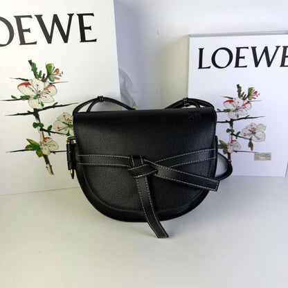 Loewe
Master🌺
330 dhs✅

Zain228
♥️♥️♥️