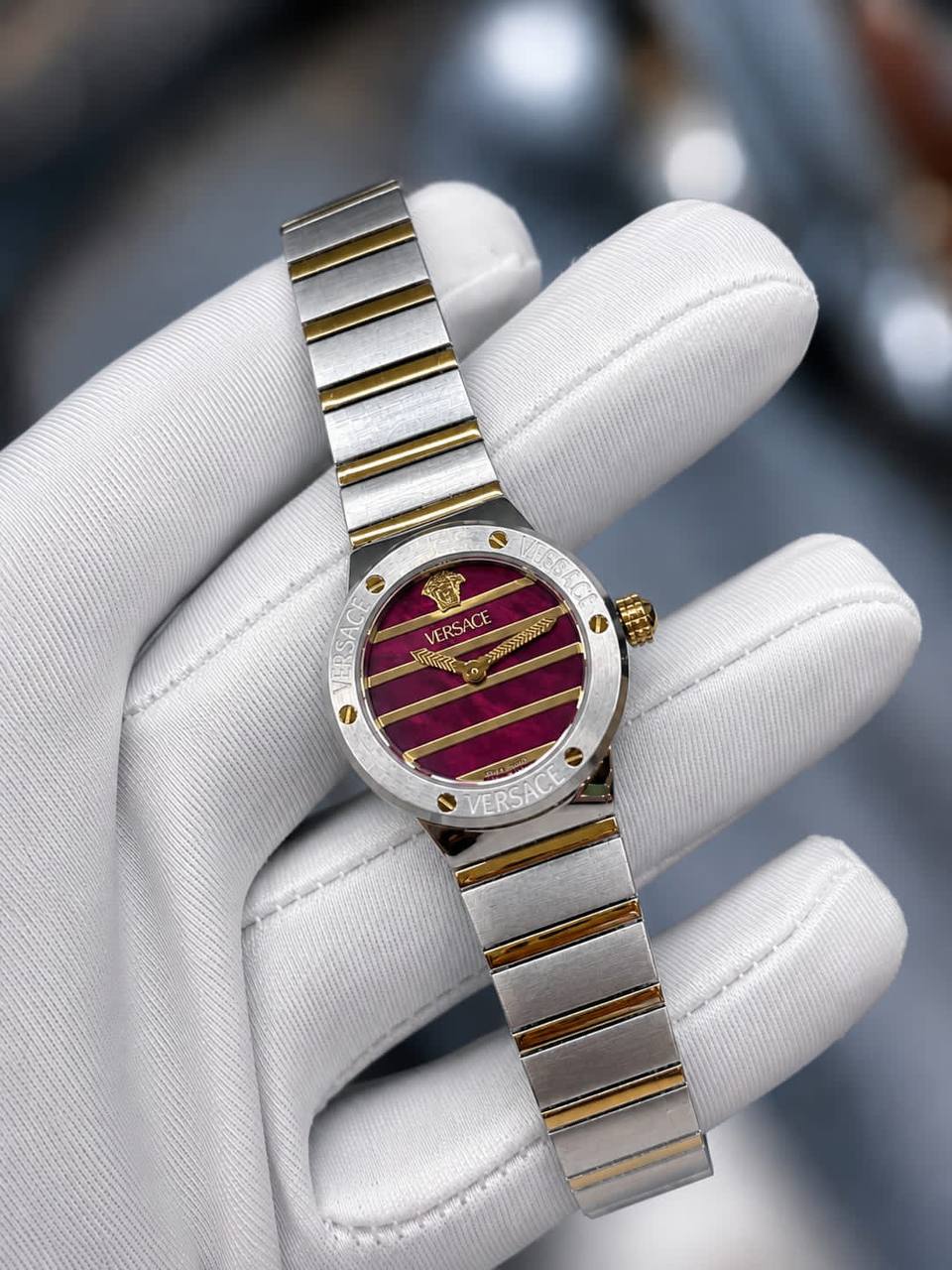 Versace 
watch for ladies 
good quality 
250 dhs💓

Zain59
♥️♥️♥️