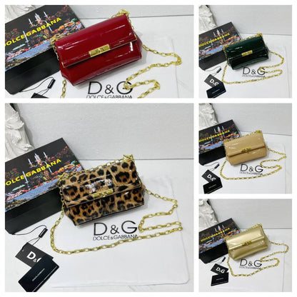 D&G

best quality 
with box

100 dhs🇦🇪🇦🇪
size18CM

Zain290
♥️♥️♥️