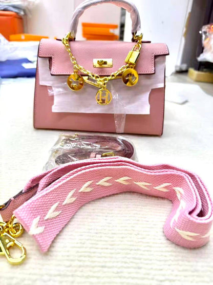 Hermes
Size  22cm
Withbox
100 dhs🇦🇪🇦🇪

Zain04
♥️♥️♥️