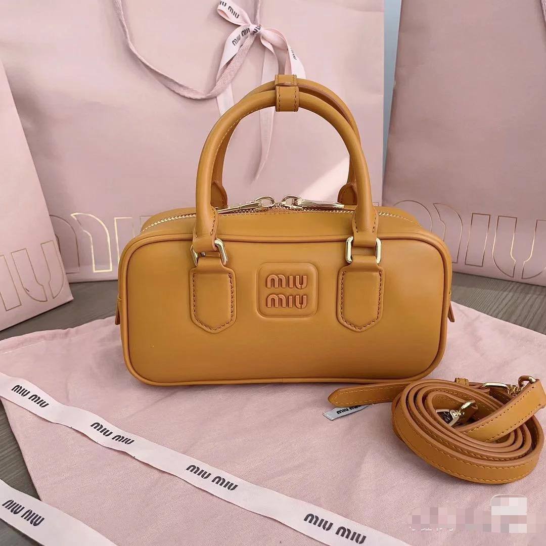Miumiu Long
Size : 23 * 8 * 11 cm

90 dhs🪙💕

with box🎁

Zain115
♥️♥️♥️