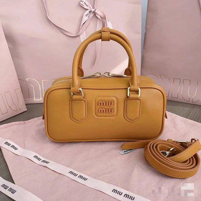 Miumiu Long
Size : 23 * 8 * 11 cm

90 dhs🪙💕

with box🎁

Zain115
♥️♥️♥️