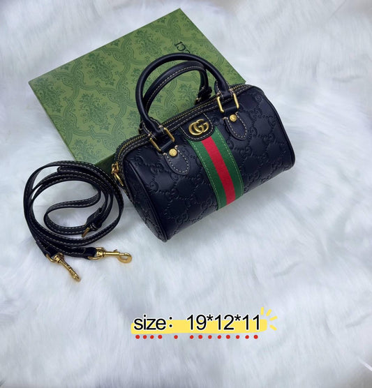 Gucci
✨✨NEW ✨✨
95 dhs🪙🌨️

with box
🎁🎁🎁

Zain38
♥️♥️♥️