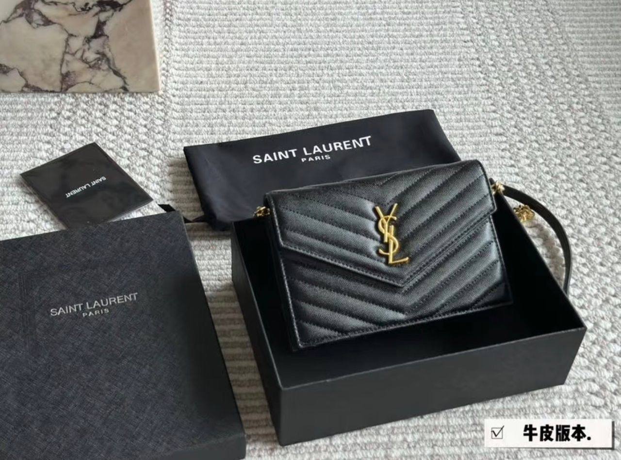 YSL

85 dhs🇦🇪

SIZE：18cm

With the box
🎁🎁🎁

Zain35
♥️♥️♥️