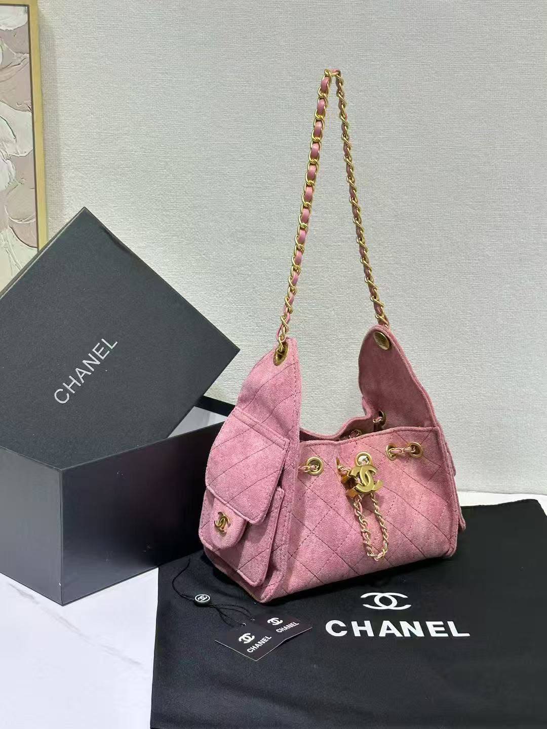CHANEL 

NEW CAME 
HIGH QUALITY  

WITH BOX 
120 dhs🇦🇪🇦🇪

20cm

Zain39
♥️♥️♥️