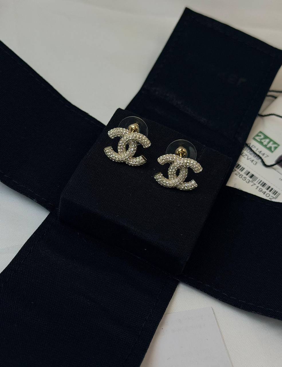 CHANEL* 🤍
↗️ *Super Master Quality ®️*
* *New Collection*
* ⁠EARINGS
*95 dhs❤️* with *Orignal* Packing 🎁
*85 dhs❤️* with *Normal* Box & Bag

Zain209
♥️♥️♥️