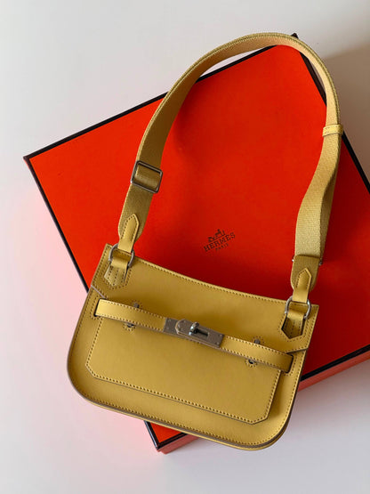 Hermes jypsiere 22cm💕master quality😍with box❤️
380 dhs🇦🇪🇦🇪

Zain52
♥️♥️♥️