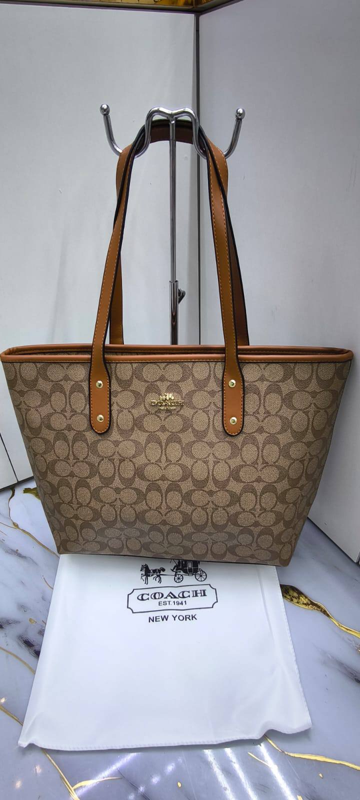 Coach

100 dhs🇦🇪🇦🇪
Withbox


Zain203
♥️♥️♥️