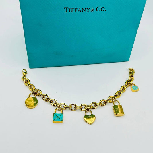 New arrival branded Stainless steel with 18k gold plated bracelet 
20 dhs✅ / pc without box 🎁

50 dhs✅pc with branded box 🎁and paperbag

Zain243
♥️♥️♥️