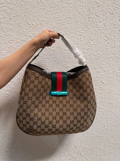 Goyard
 size:40×30cm  
130 dhs❤️

Zain114
♥️♥️♥️
