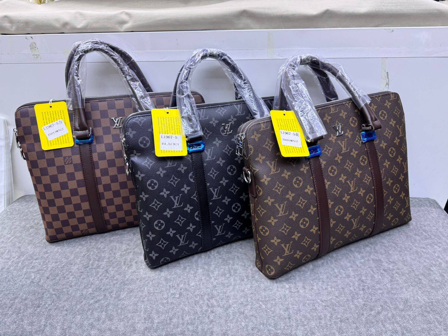 laptop bag 
size:38 
105 dhs❣️

Zain114
♥️♥️♥️